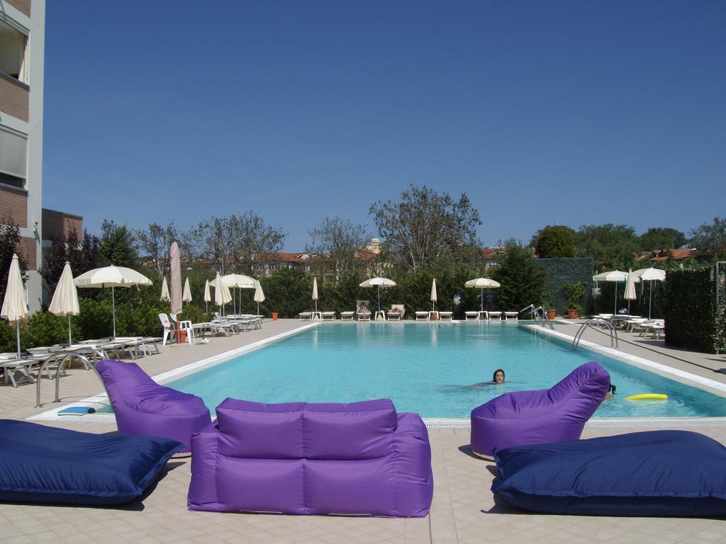 Residence Cleo Llido Degli Estensi Eksteriør bilde