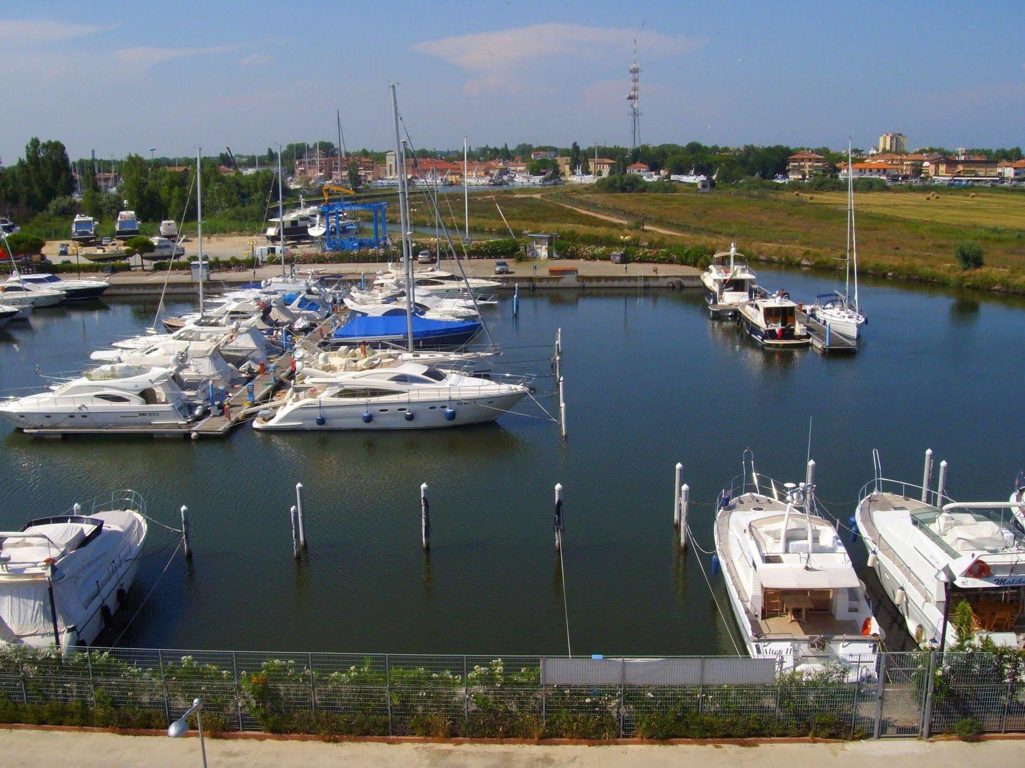 Residence Cleo Llido Degli Estensi Eksteriør bilde