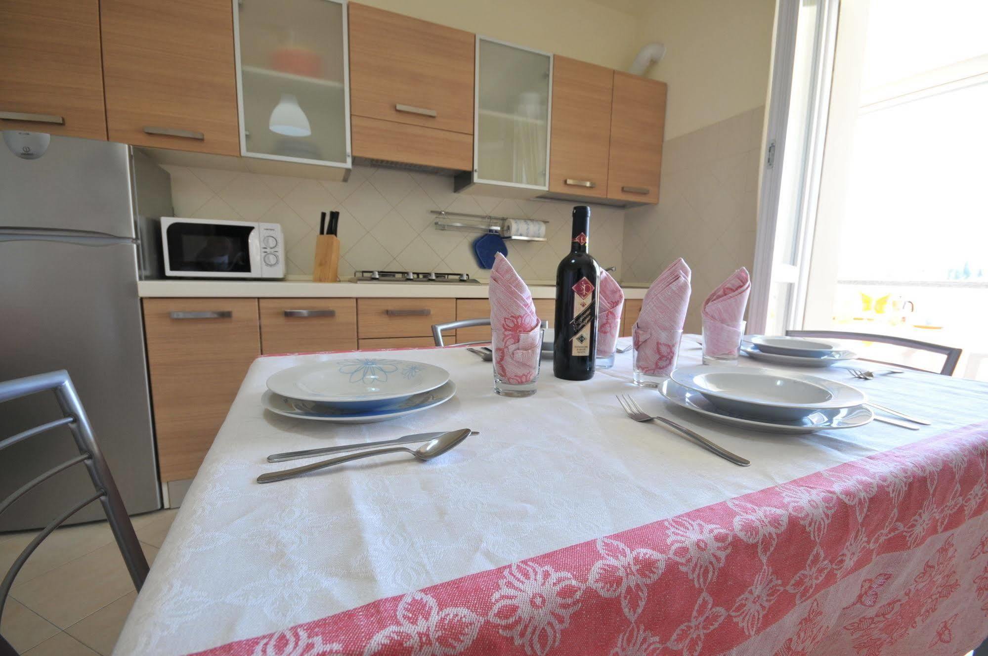 Residence Cleo Llido Degli Estensi Eksteriør bilde