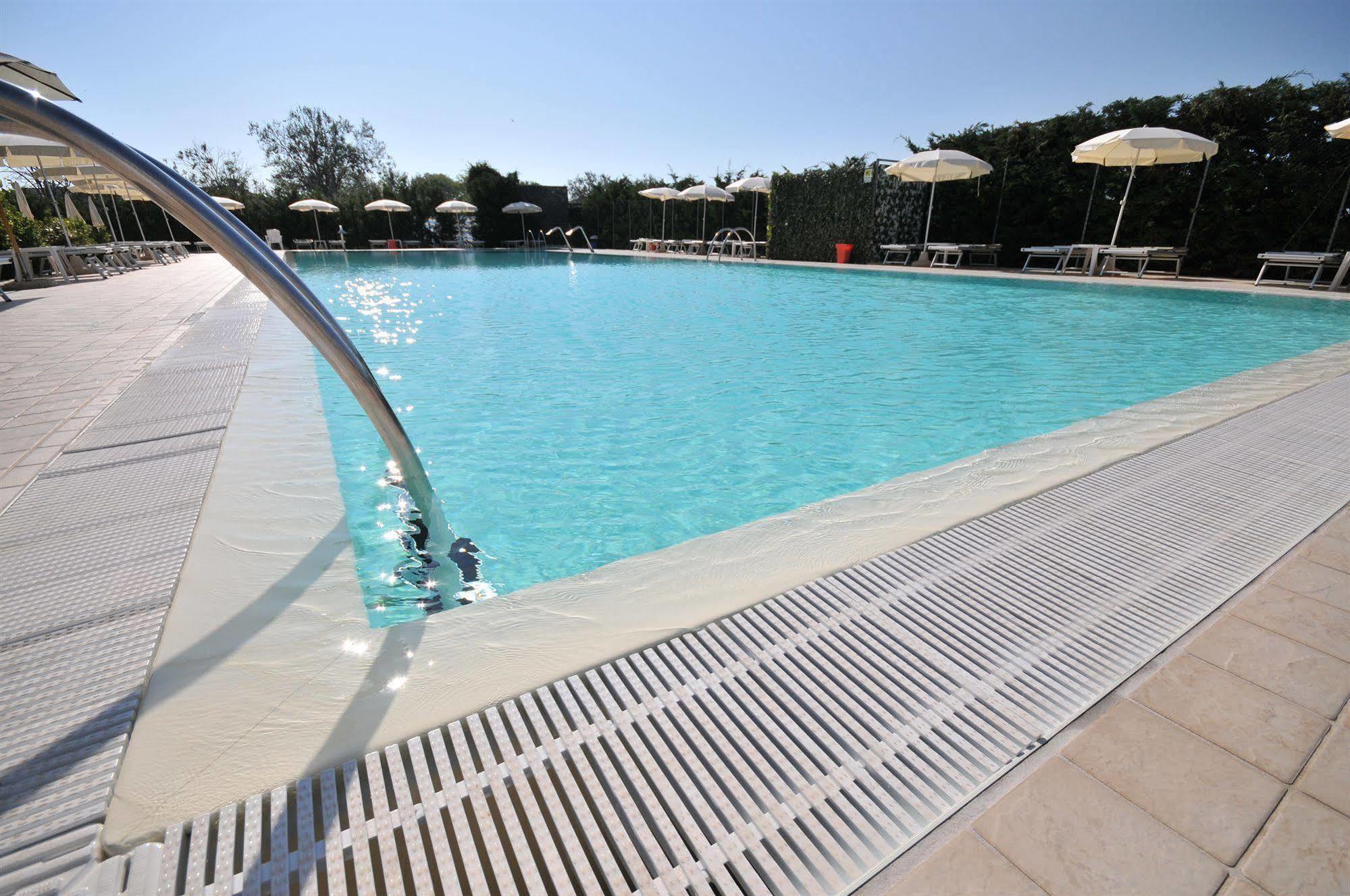 Residence Cleo Llido Degli Estensi Eksteriør bilde